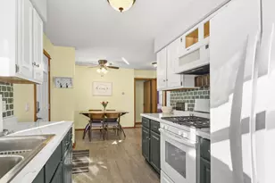 321 W Mulberry St, Baraboo, WI 53913 - Photo 10