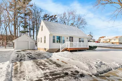 321 W Mulberry Street, Baraboo, WI 53913 - Photo 2