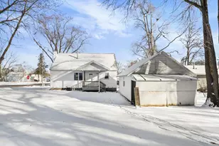 321 W Mulberry St, Baraboo, WI 53913 - Photo 26