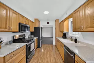 5110 Sherven Dr, Madison, WI 53716 - Photo 8