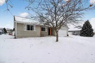 52 Gunther Dr, Janesville, WI 53536 - Photo 2