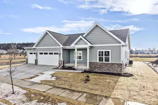 7712 Larkspur Ln, DeForest, WI 53532 - Photo 2