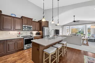 441 Grandview Dr, Waunakee, WI 53597 - Photo 10