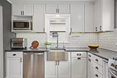 625 S Madison Street, Stoughton, WI 53589 - Photo 2