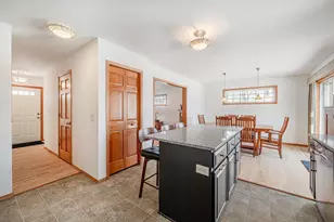 601 Aztalan Dr, Madison, WI 53718 - Photo 4