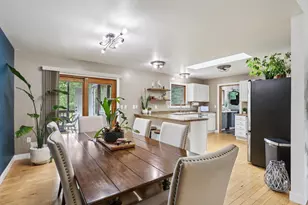 911 Gillette Ln, Wisconsin Dells, WI 53965 - Photo 12