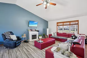 724 Eastridge Dr, Reedsburg, WI 53959 - Photo 10