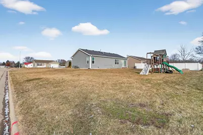 1627 Redwood Drive, Janesville, WI 53548 - Photo 32