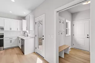 2811 Crinkle Root Dr, Fitchburg, WI 53711 - Photo 20