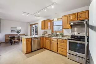 1238 Jasmine Dr, Madison, WI 53719 - Photo 10