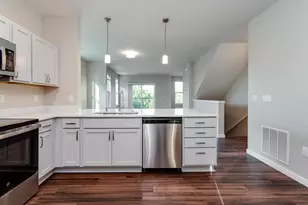 2674 Notre Dame Dr, Fitchburg, WI 53711 - Photo 10