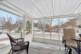 412 Oak Lodge Rd, Racine, WI 53185 - Photo 4