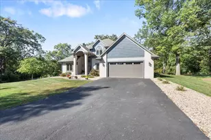 2082 Tower Dr, Stoughton, WI 53589 - Photo 8