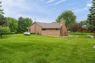 8131 E Creek Rd, Janesville, WI 53546 - Photo 6