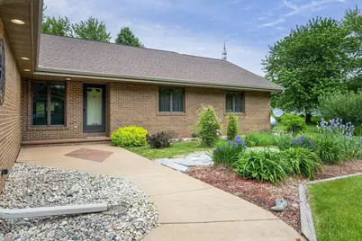 8131 E Creek Road, Janesville, WI 53546 - Photo 2