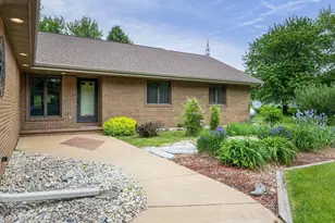 8131 E Creek Rd, Janesville, WI 53546 - Photo 2