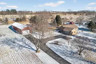 8131 E Creek Rd, Janesville, WI 53546 - Photo 12