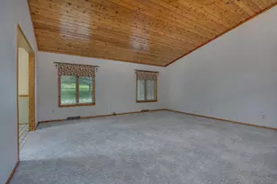 8131 E Creek Rd, Janesville, WI 53546 - Photo 30