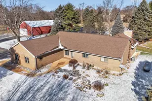 8131 E Creek Rd, Janesville, WI 53546 - Photo 8