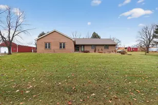 8131 E Creek Rd, Janesville, WI 53546 - Photo 4