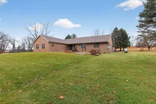 8131 E Creek Rd, Janesville, WI 53546 - Photo 4