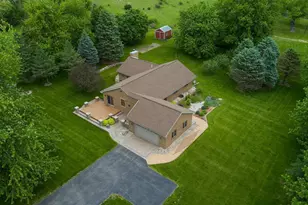 8131 E Creek Rd, Janesville, WI 53546 - Photo 10