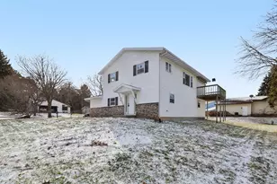 2 Hallows Cir, Madison, WI 53704 - Photo 2