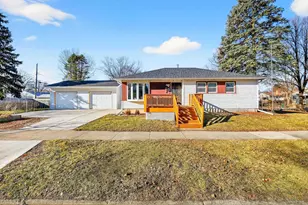 302 Buckingham Ln, Madison, WI 53714 - Photo 2