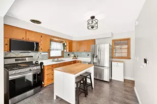 302 Buckingham Ln, Madison, WI 53714 - Photo 10