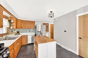 302 Buckingham Ln, Madison, WI 53714 - Photo 12