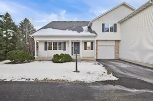 1041 Chandler Ln, Sun Prairie, WI 53590 - Photo 2