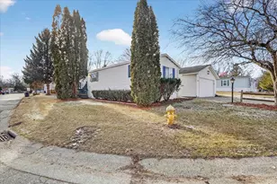 112 Falling Creek Cir, Janesville, WI 53548 - Photo 4