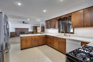 1913 Black Bridge Rd, Janesville, WI 53545 - Photo 4