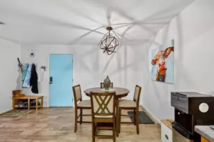 1426 Wheeler Ct, Madison, WI 53704 - Photo 2