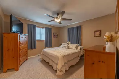 1530 S Oakhill Avenue, Janesville, WI 53546 - Photo 6