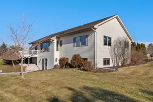 157 Meadow Ridge Dr, Sheboygan Falls, WI 53085 - Photo 36