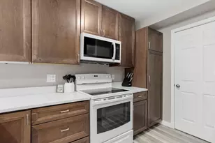 3282 Stonecreek Dr, Madison, WI 53719 - Photo 4