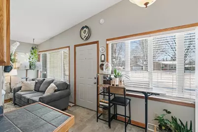 400-402 Estate Lane, Stoughton, WI 53589 - Photo 10