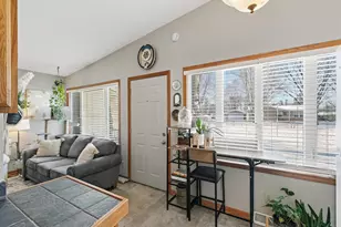 400-402 Estate Ln, Stoughton, WI 53589 - Photo 10