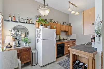 400-402 Estate Lane, Stoughton, WI 53589 - Photo 4