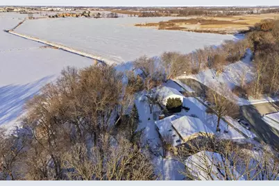 816 Woodview Drive, Sun Prairie, WI 53590 - Photo 6