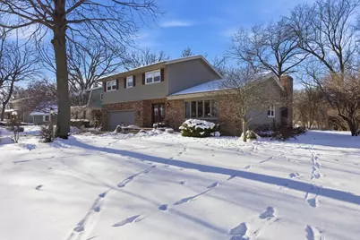 816 Woodview Drive, Sun Prairie, WI 53590 - Photo 2