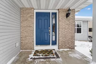 5475 Quarry Hill Dr, Fitchburg, WI 53711 - Photo 2