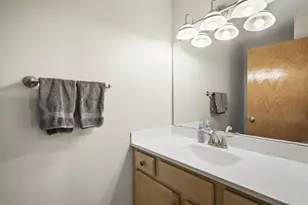 928 Hemlock Dr, Verona, WI 53593 - Photo 12