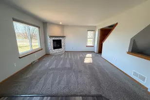 237 Royal Ridge Dr, Oconomowoc, WI 53066 - Photo 6