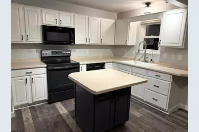 237 Royal Ridge Drive, Oconomowoc, WI 53066 - Photo 12