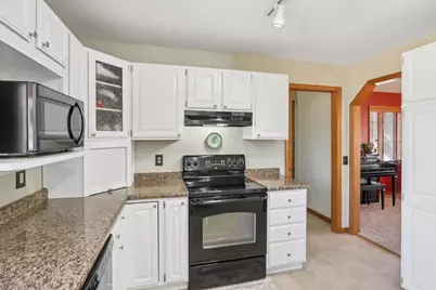 1606 Manchester Crossing, Waunakee, WI 53597 - Photo 12