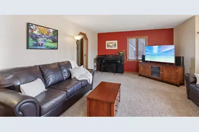 1606 Manchester Crossing, Waunakee, WI 53597 - Photo 8