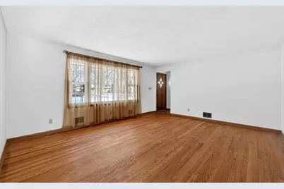 [Address not provided], Rockford, IL 61103 - Photo 6