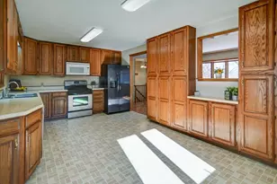 911 Valley Rd, Poynette, WI 53955 - Photo 10